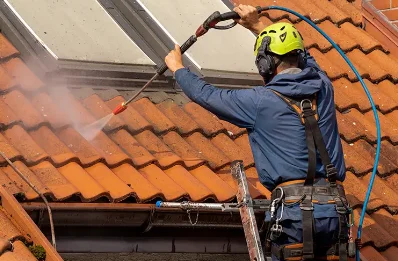 Démoussage et hydrofuge de toiture à Sarran